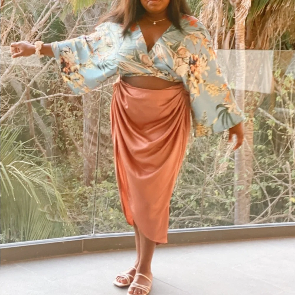 🆕 Floral Ruched Asymmetrical Skirt| NWT | XL(12/14) 💐| style pictured on me. - Picture 6 of 6